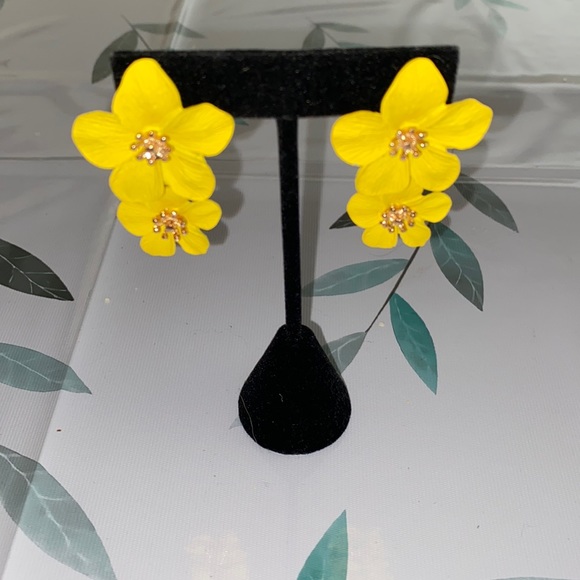 Boho Flower Stud Earrings - Picture 11 of 13